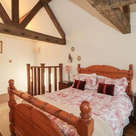 Pike Cottage Acton Turville Екстериор снимка