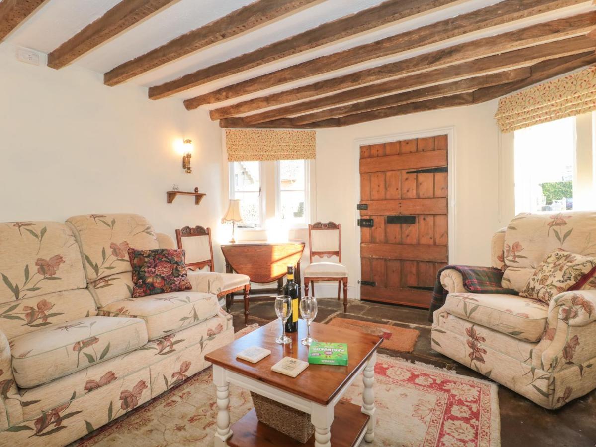 Pike Cottage Acton Turville Екстериор снимка