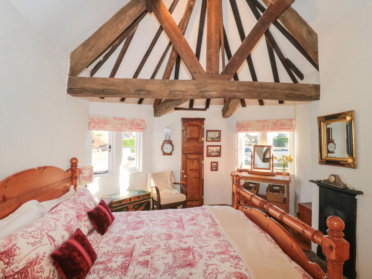 Pike Cottage Acton Turville Екстериор снимка