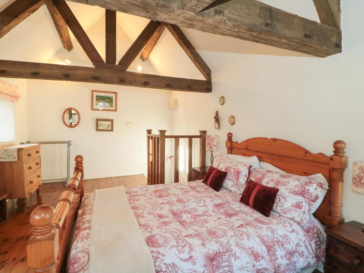 Pike Cottage Acton Turville Екстериор снимка