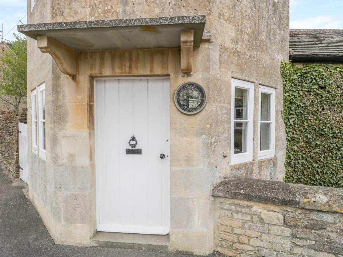 Pike Cottage Acton Turville Екстериор снимка