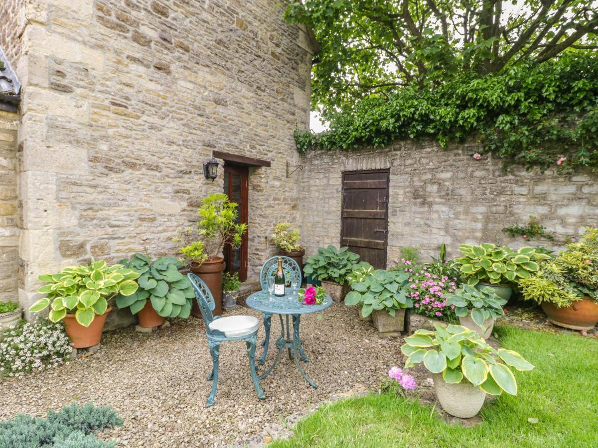 Pike Cottage Acton Turville Екстериор снимка